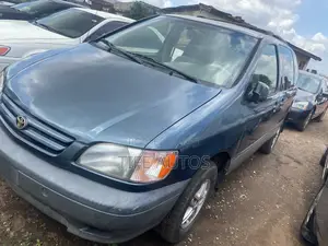 Toyota Sienna LE 2001 Gray