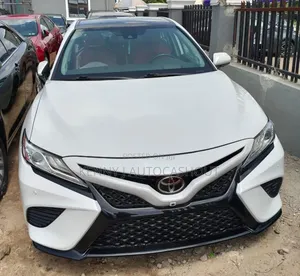 Toyota Camry 2019 White