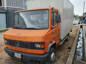 Mercedes-Benz TN 2004 Orange