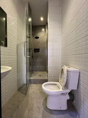 2bdrm Apartment in Lekki Phase 1 for rent