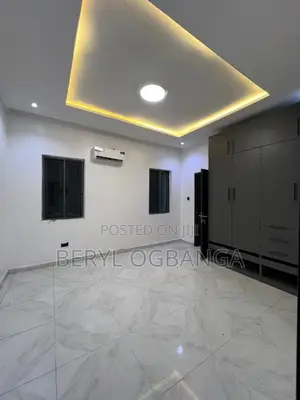 2bdrm Apartment in Lekki Phase 1 for rent