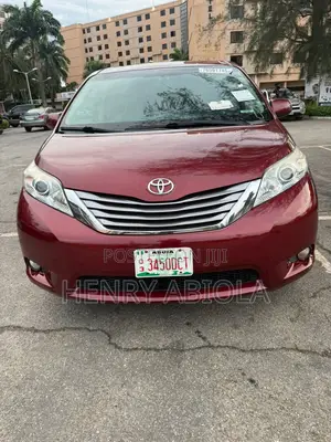 Toyota Sienna XLE 8-Passenger 4dr Minivan (3.5L 6cyl 6A) 2015 Red