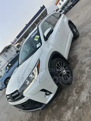 Toyota Highlander SE 2019 White