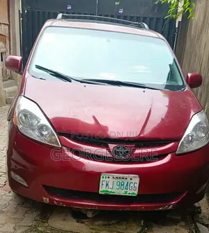 Toyota Sienna 2009 Red