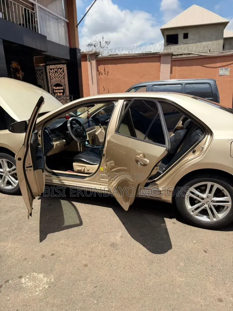 Toyota Camry 2014 Gold