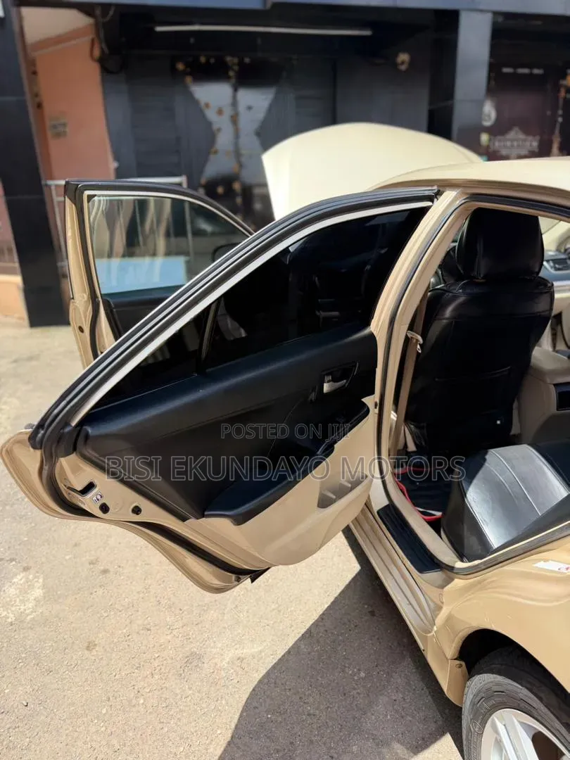 Toyota Camry 2014 Gold
