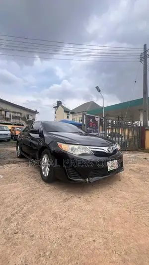 Toyota Camry LE 4dr Sedan (2.5L 4cyl 6A) 2013 Black