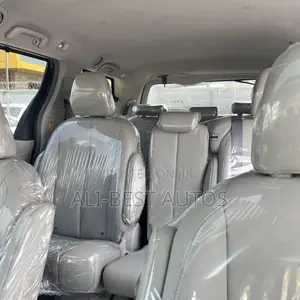 Toyota Sienna XLE 8 Passenger 2012 White