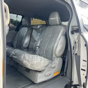 Toyota Sienna XLE 8 Passenger 2012 White