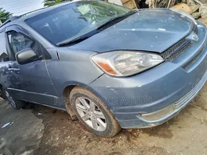 Toyota Sienna 2004