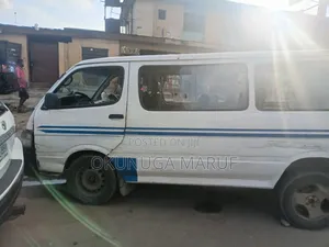 Toyota HiAce 1998 White