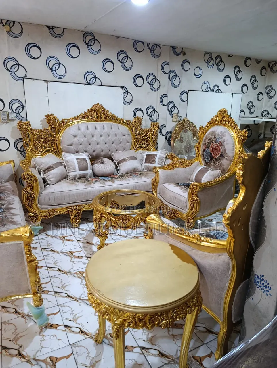 Royal Sofa Settee