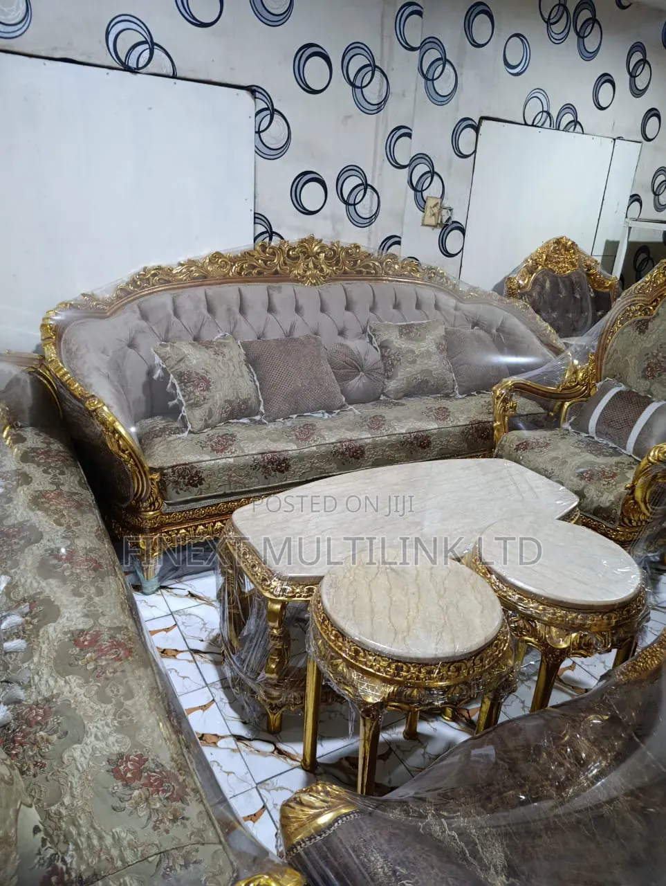 Royal Sofa Settee
