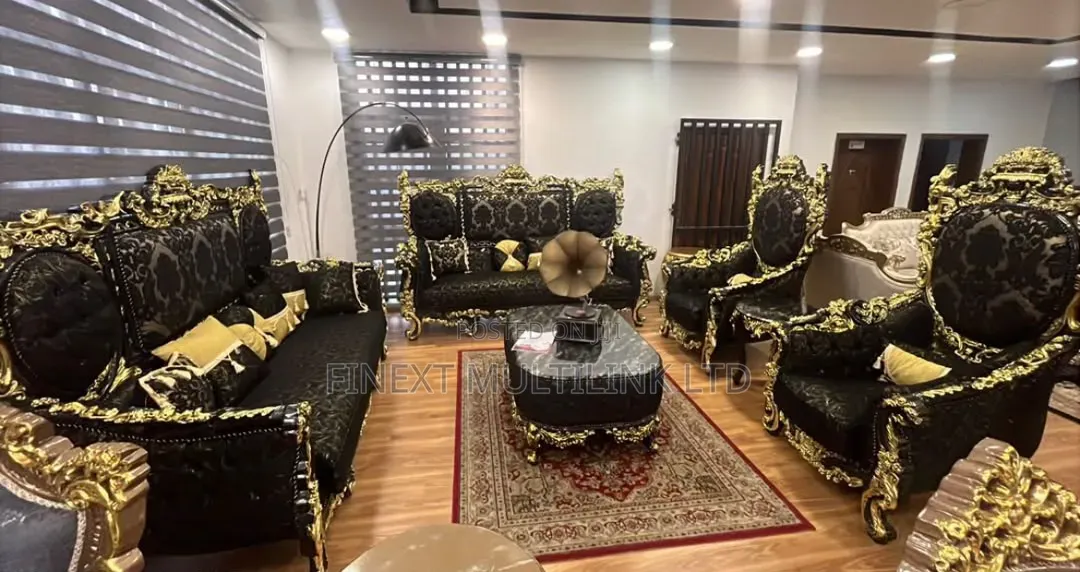 Royal Sofa Settee