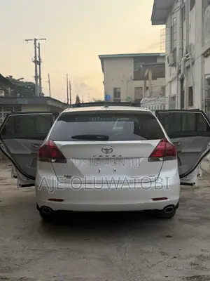 Toyota Venza XLE 4dr Wagon (3.5L 6cyl 6A) 2015 White