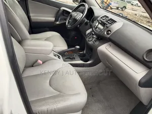 Toyota RAV4 2011 White