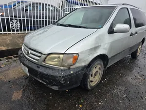 Toyota Sienna 2001 Silver