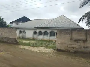 6bdrm Bungalow in Shelter Afrique, Uyo for sale