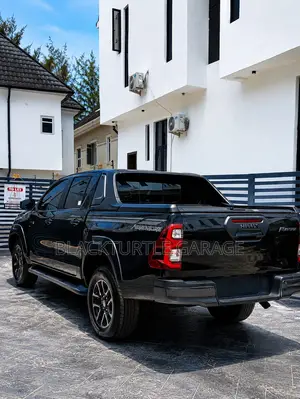 Toyota Hilux 2022 Black
