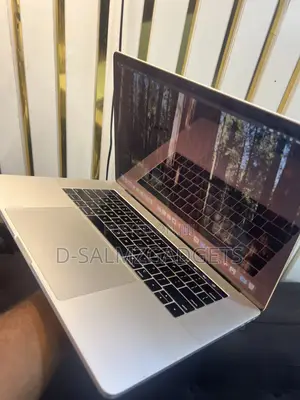 Laptop Apple MacBook Pro 2018 16GB Intel Core i7 SSD 512GB
