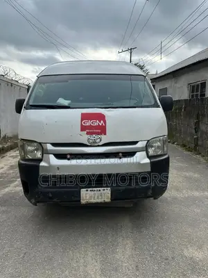 Toyota HiAce 2013 White