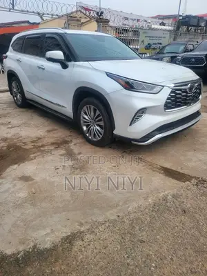 Toyota Highlander Platinum AWD 2023 White