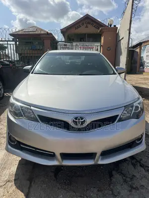 Toyota Camry SE 4dr Sedan (2.5L 4cyl 6A) 2014 Silver