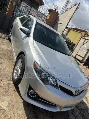Toyota Camry SE 4dr Sedan (2.5L 4cyl 6A) 2014 Silver