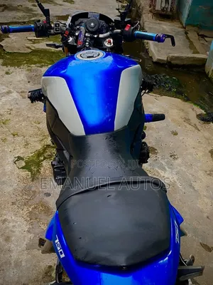 Suzuki GSR 2015 Blue
