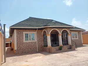 4bdrm Bungalow in Akala Express for sale