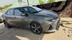 Toyota Corolla SE 4dr Sedan (1.8L 4cyl CVT) 2017 Gray