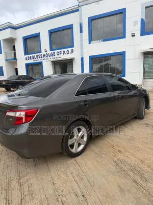 Toyota Camry SE 4dr Sedan (2.5L 4cyl 6A) 2014 Gray