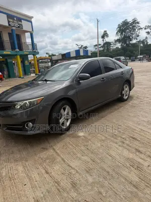 Toyota Camry SE 4dr Sedan (2.5L 4cyl 6A) 2014 Gray