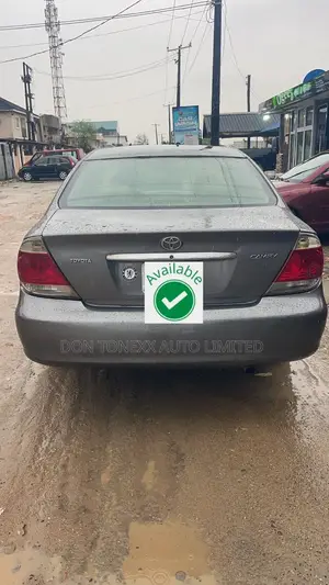 Toyota Camry LE 4dr Sedan (2.4L 4cyl 5A) 2005 Gray