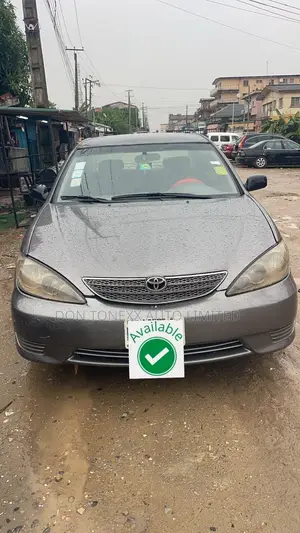 Toyota Camry LE 4dr Sedan (2.4L 4cyl 5A) 2005 Gray