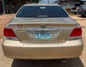 Toyota Camry XLE 4dr Sedan (2.4L 4cyl 5A) 2006 Gold