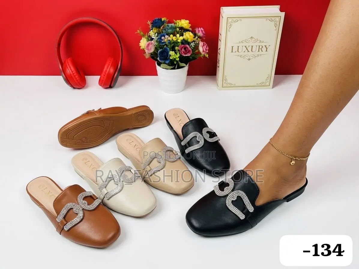 Ladies Slippers/ Sandals