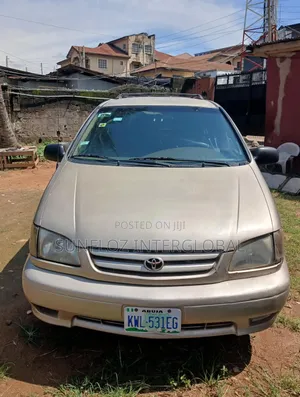 Toyota Sienna 2002 Gold