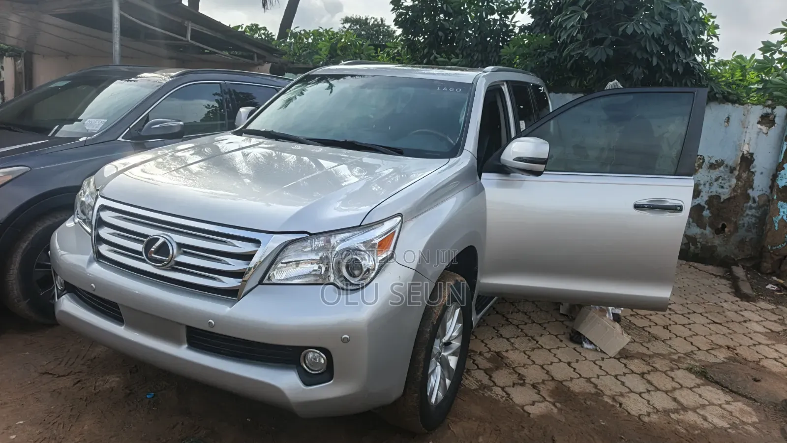 Lexus GX 2011 Silver