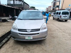 Toyota Sienna 2005 Gold