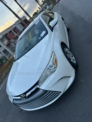 Toyota Camry LE 4dr Sedan (2.5L 4cyl 6A) 2015 White