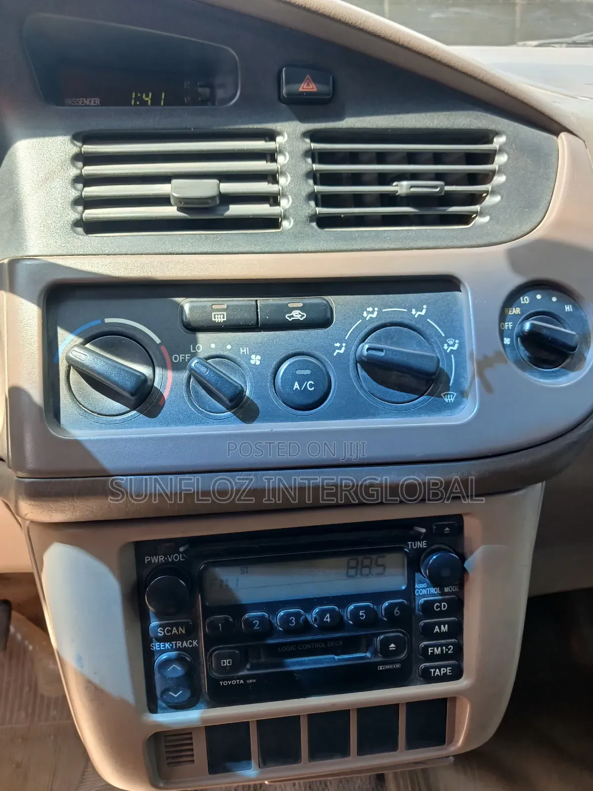 Toyota Sienna 2002 Gold