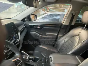 Toyota Highlander Platinum 2022 Blue