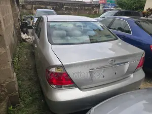 Toyota Camry LE 4dr Sedan (2.4L 4cyl 5A) 2005 Silver