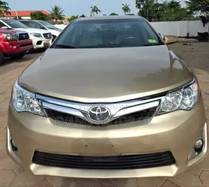 Toyota Camry XLE 4dr Sedan (2.5L 4cyl 6A) 2013 Gold