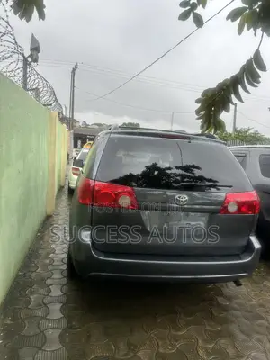 Toyota Sienna 2006 Gray