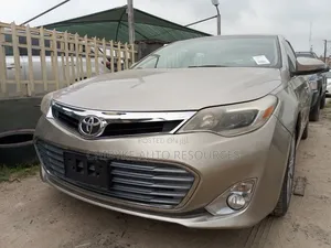 Toyota Avalon XLE 4dr Sedan (3.5L 6cyl 6A) 2014 Gold