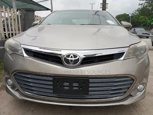 Toyota Avalon XLE 4dr Sedan (3.5L 6cyl 6A) 2014 Gold