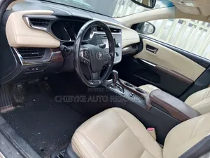Toyota Avalon XLE 4dr Sedan (3.5L 6cyl 6A) 2014 Gold