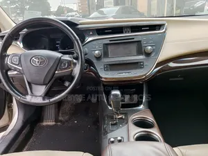 Toyota Avalon XLE 4dr Sedan (3.5L 6cyl 6A) 2014 Gold